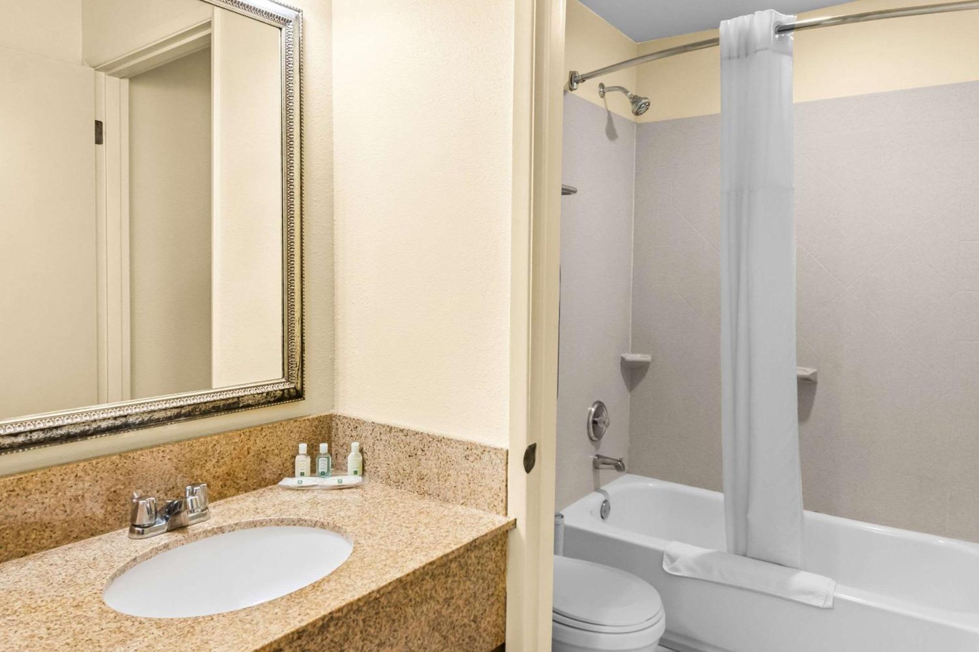 Quality Inn&Suites Vancouver Extérieur photo