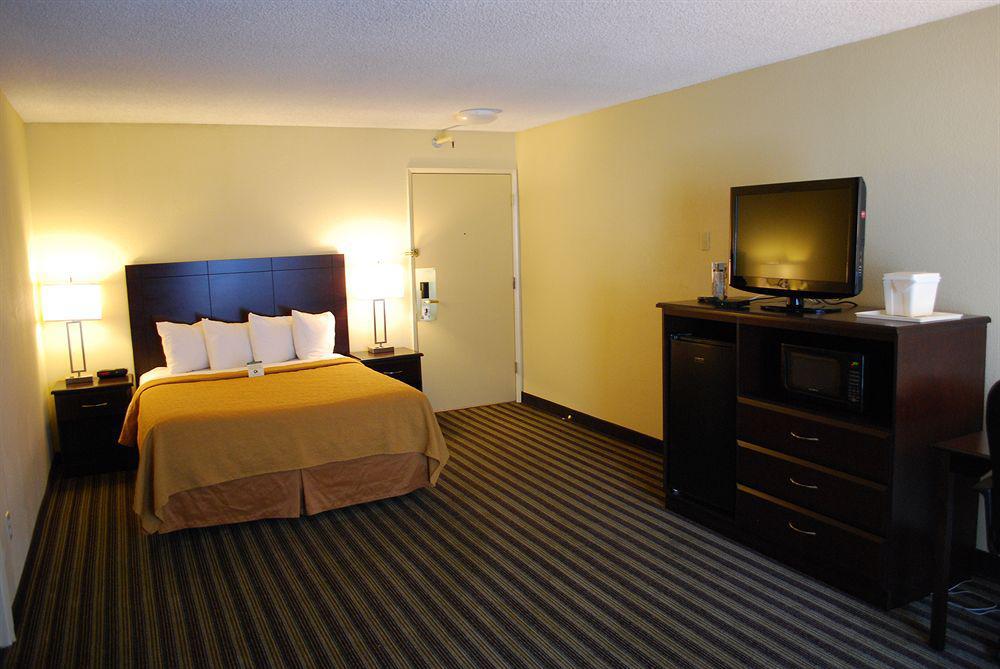 Quality Inn&Suites Vancouver Extérieur photo